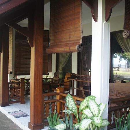 Batu Bolong Cottages Mangsit Bagian luar foto