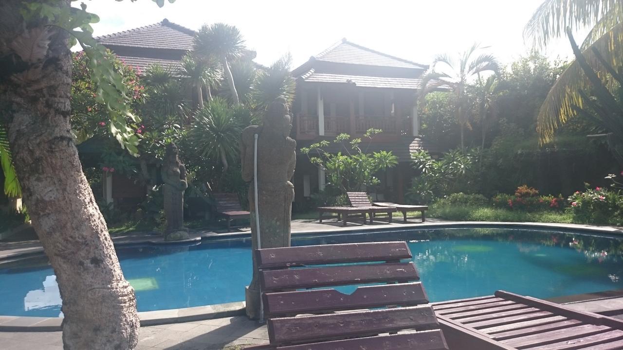 Batu Bolong Cottages Mangsit Bagian luar foto