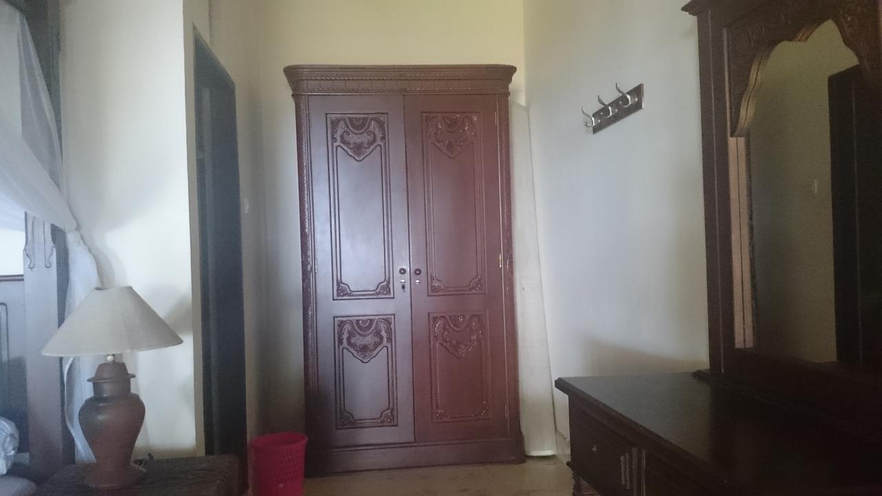 Batu Bolong Cottages Mangsit Bagian luar foto