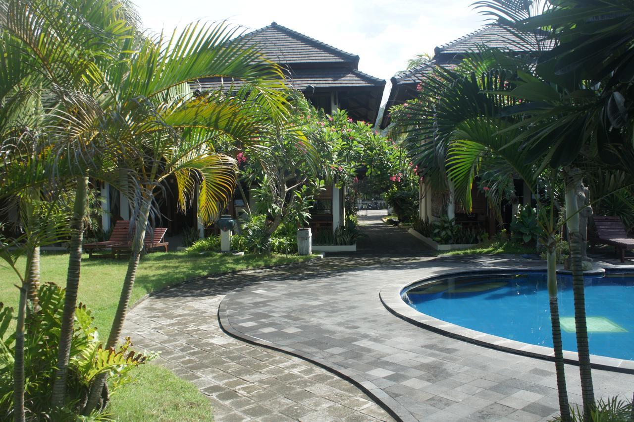 Batu Bolong Cottages Mangsit Bagian luar foto