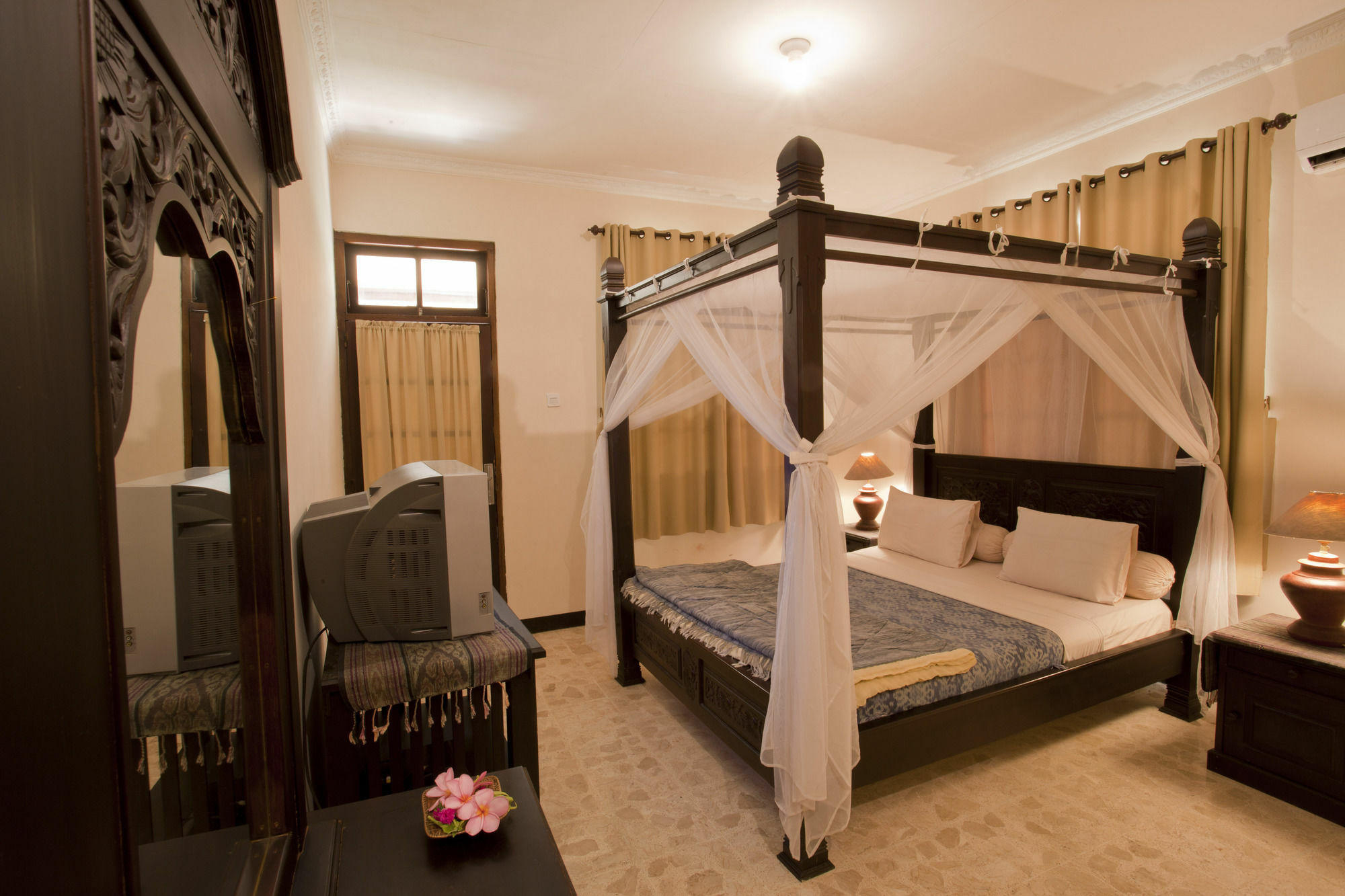 Batu Bolong Cottages Mangsit Bagian luar foto