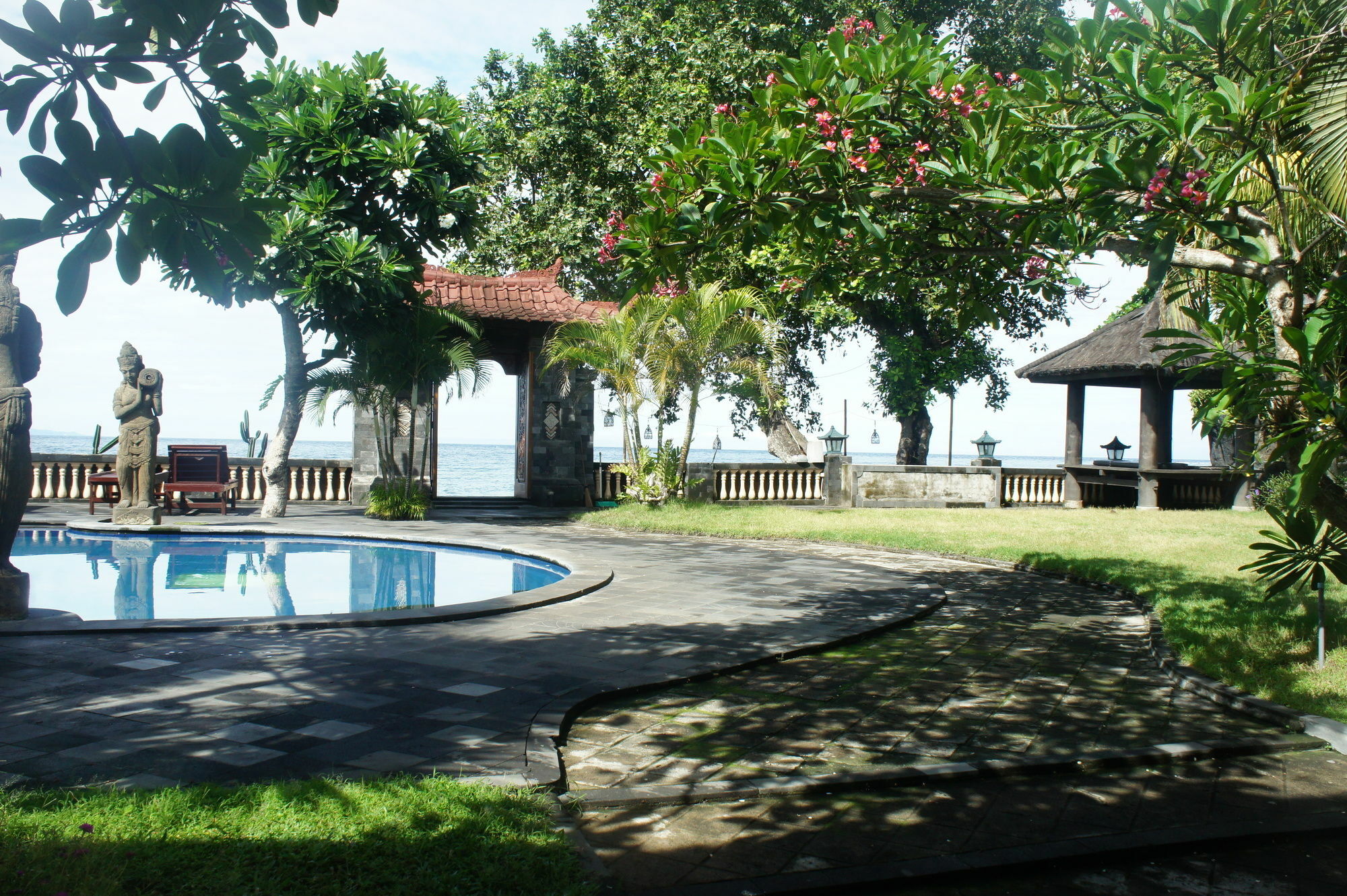 Batu Bolong Cottages Mangsit Bagian luar foto
