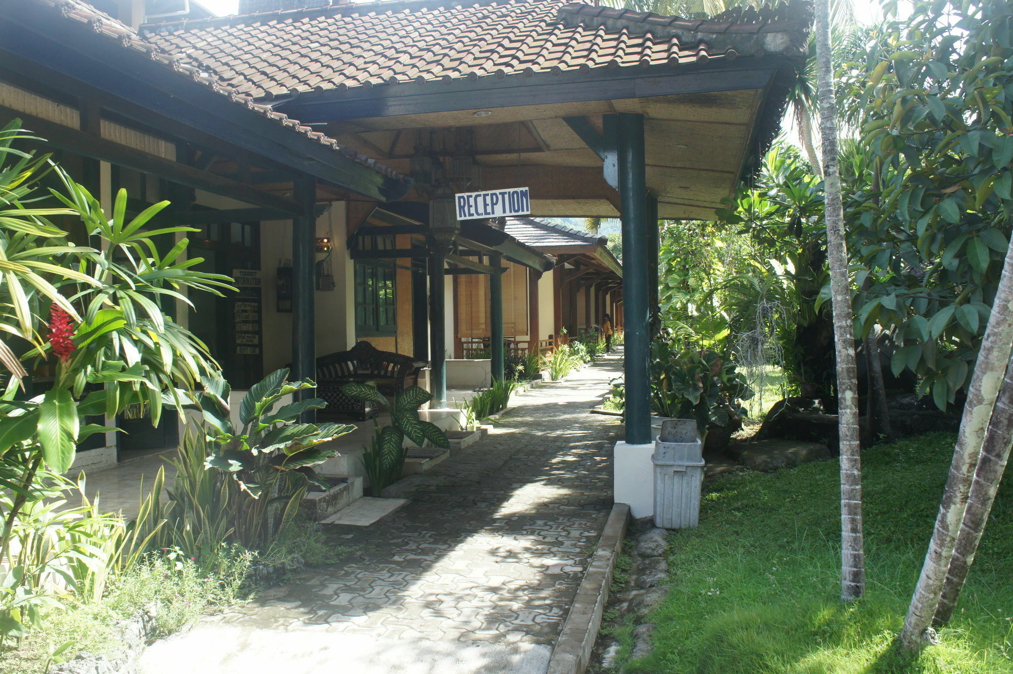 Batu Bolong Cottages Mangsit Bagian luar foto