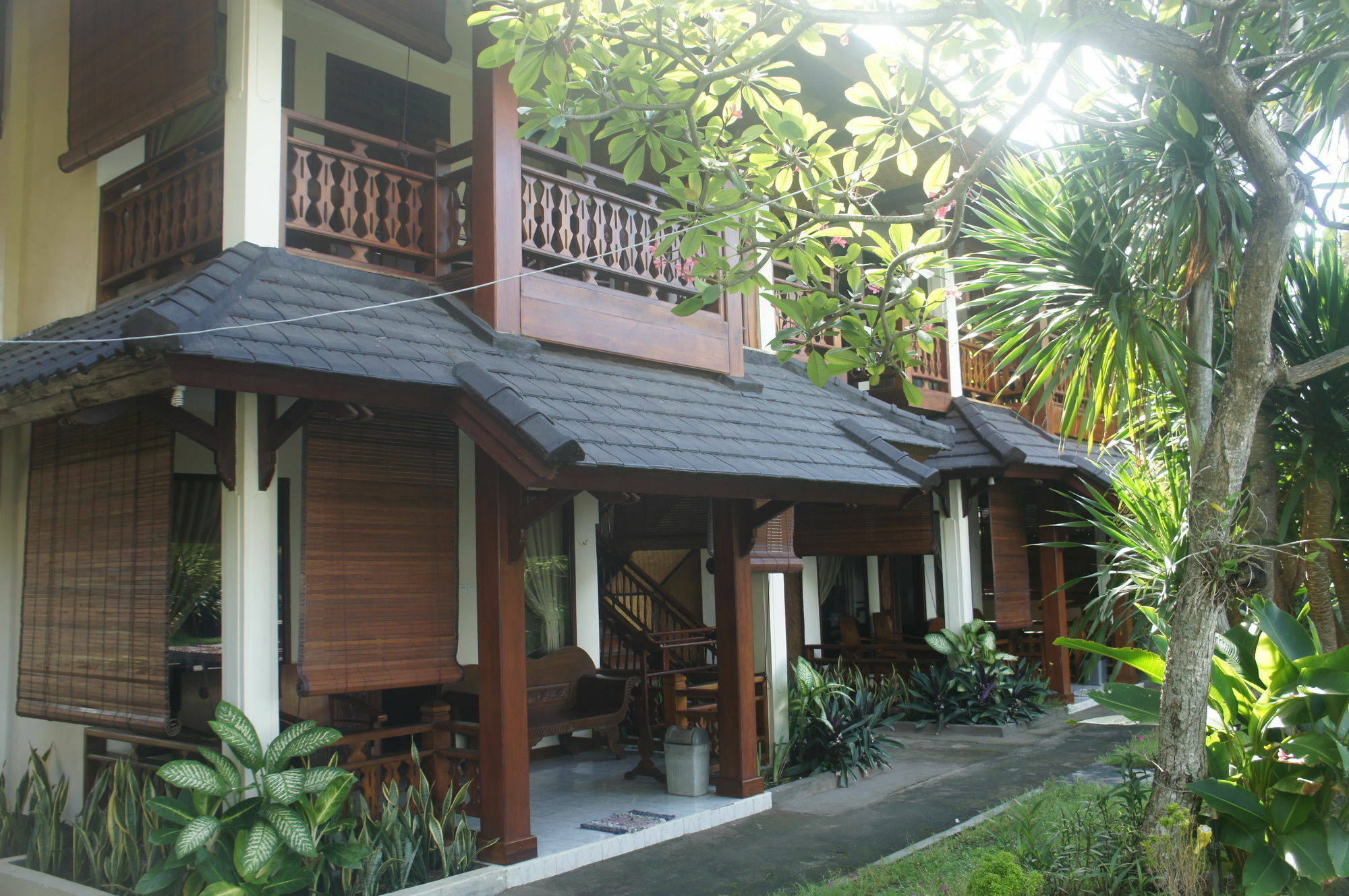 Batu Bolong Cottages Mangsit Bagian luar foto